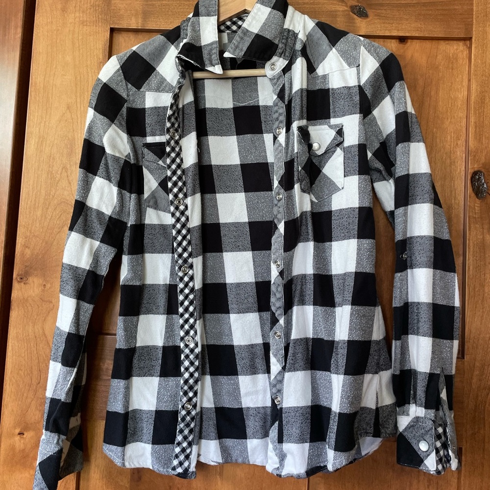 Delias Black and White Flannel